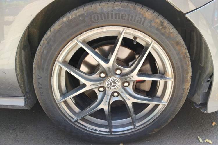 Used Mercedes-Benz B-Class 2017 B 200 Sport Edition Right Front Wheel Hub