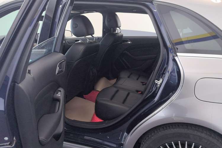 Used Mercedes-Benz B-Class 2017 B 200 Sport Edition Right Rear Seat