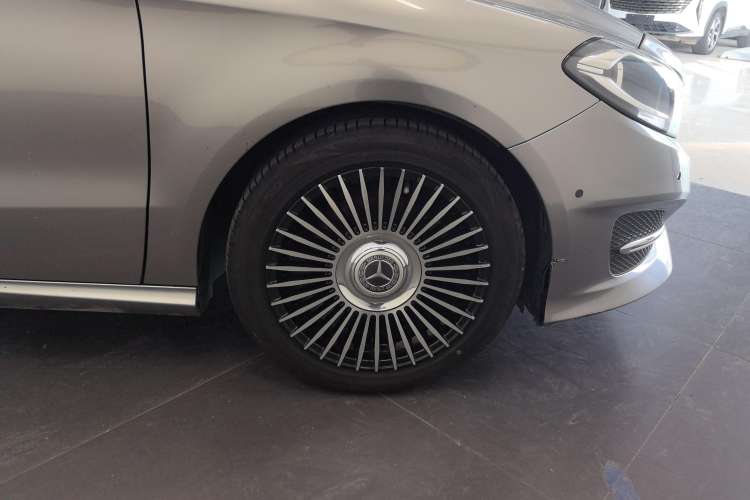 Used Mercedes-Benz B-Class 2017 B 200 Sport Edition Right Rear Wheel Hub