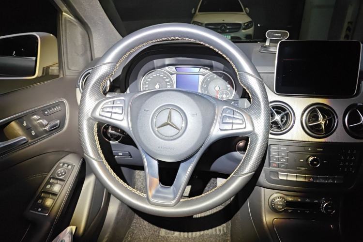 Used Mercedes-Benz B-Class 2017 B 200 Fashion Model Steering Wheel