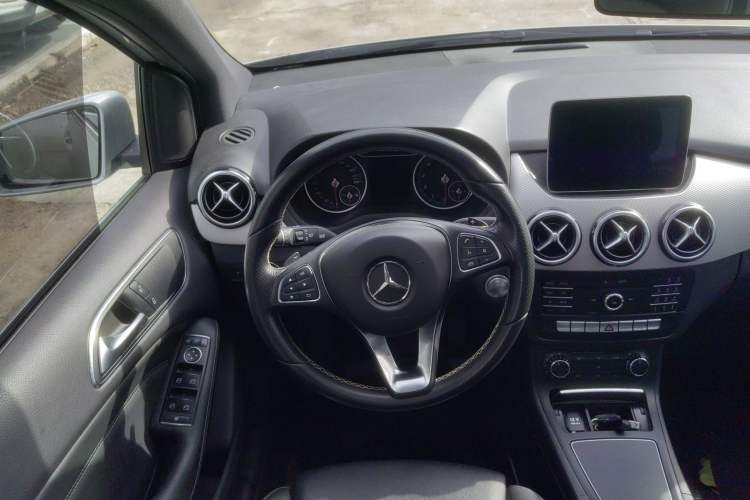 Used Mercedes-Benz B-Class 2017 B 200 Sport Edition Steering Wheel