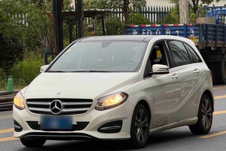 Używany Mercedes-Benz B-Class 2017 B 200 Sport Edition Guazi used car, China used car export, Used car for sale, Used cars, Cheapest cars for sale