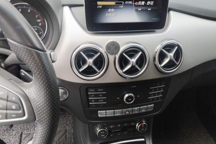 Used Mercedes-Benz B-Class 2017 B 200 Fashion Model Audio And AC Panel