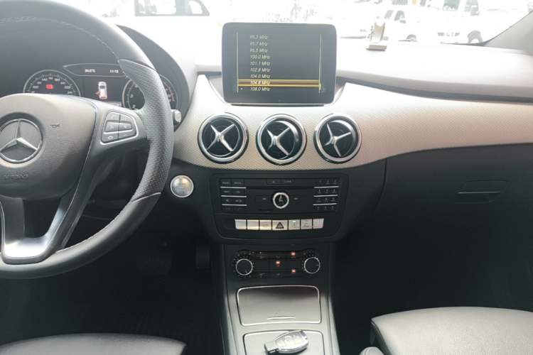 Used Mercedes-Benz B-Class 2017 B 200 Sport Edition Audio And AC Panel