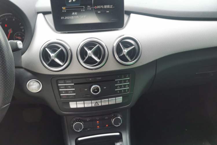 Used Mercedes-Benz B-Class 2017 B 200 Sport Edition Audio And AC Panel