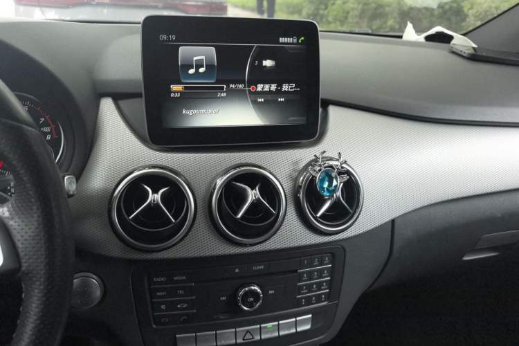 Used Mercedes-Benz B-Class 2017 B 200 Sport Edition Audio And AC Panel