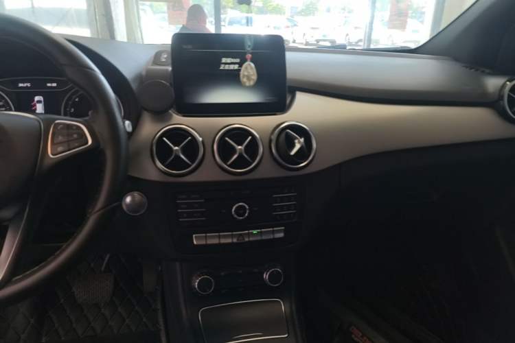 Used Mercedes-Benz B-Class 2017 B 200 Sport Edition Audio And AC Panel