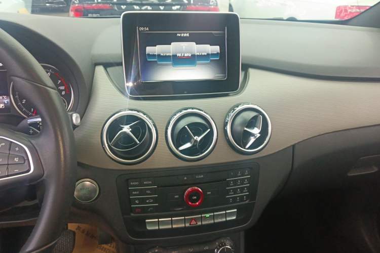 Used Mercedes-Benz B-Class 2017 B 180 Audio And AC Panel
