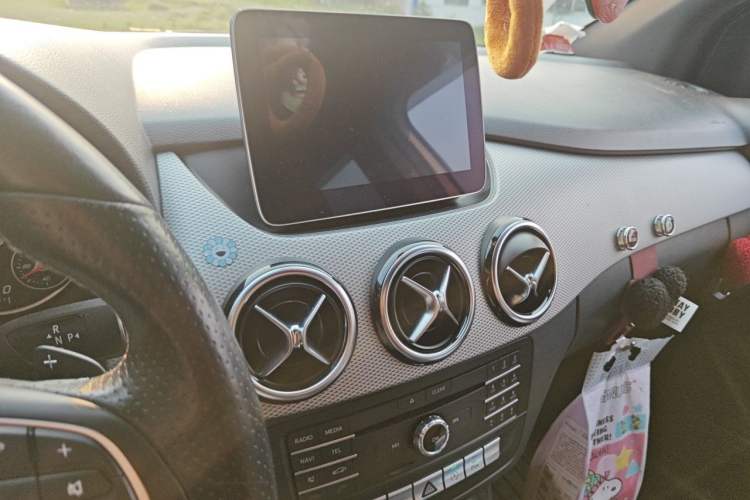 Used Mercedes-Benz B-Class 2017 B 200 Fashion Model Audio And AC Panel