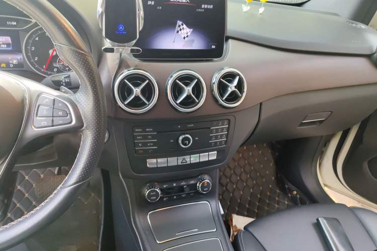 Used Mercedes-Benz B-Class 2017 B 200 Luxury Model Audio And AC Panel