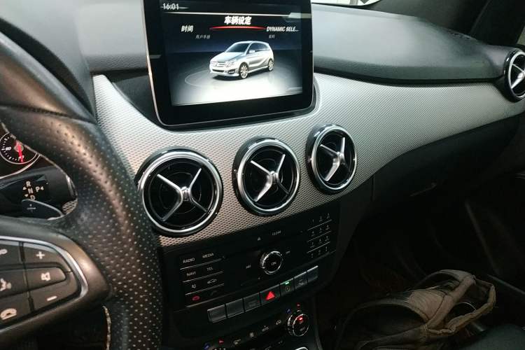 Used Mercedes-Benz B-Class 2017 B 200 Fashion Model Audio And AC Panel