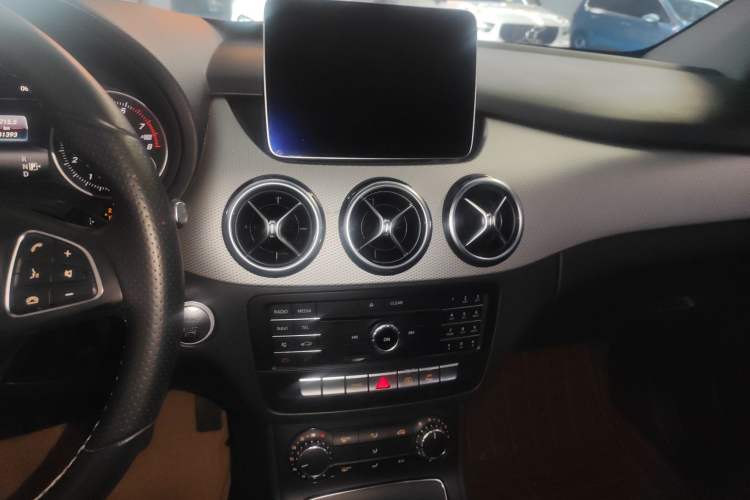 Used Mercedes-Benz B-Class 2017 B 200 Sport Edition Audio And AC Panel