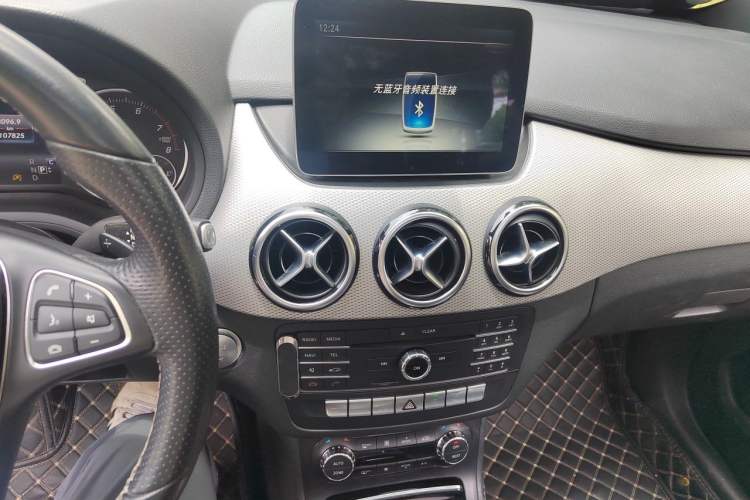 Used Mercedes-Benz B-Class 2017 B 200 Fashion Model Audio And AC Panel