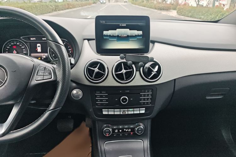 Used Mercedes-Benz B-Class 2017 B 200 Fashion Model Audio And AC Panel