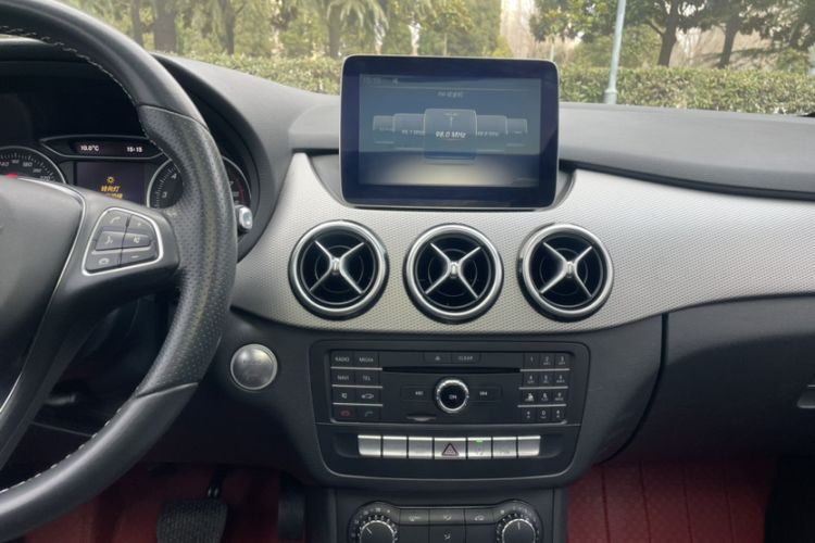 Used Mercedes-Benz B-Class 2017 B 200 Sport Edition Audio And AC Panel