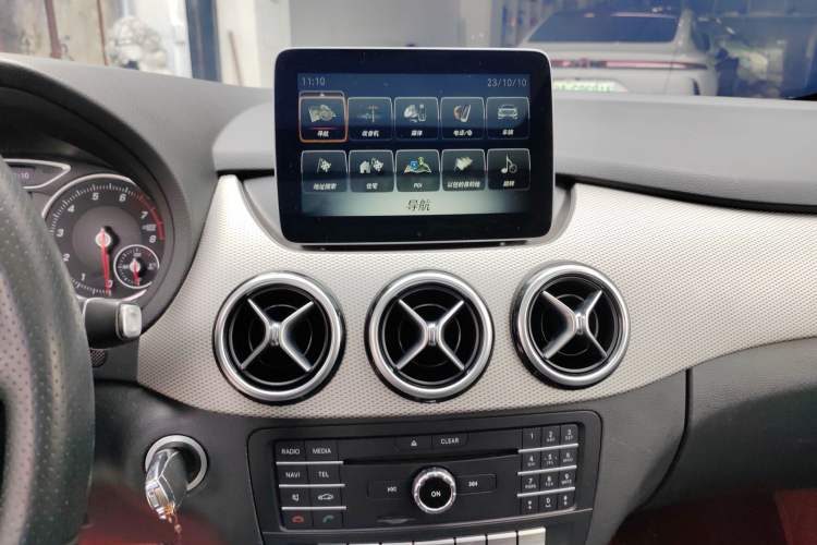 Used Mercedes-Benz B-Class 2017 B 200 Sport Edition Audio And AC Panel