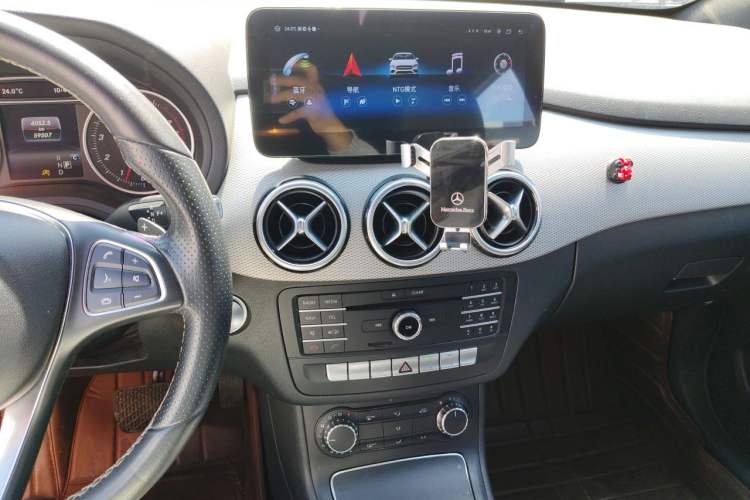 Used Mercedes-Benz B-Class 2017 B 200 Sport Edition Audio And AC Panel
