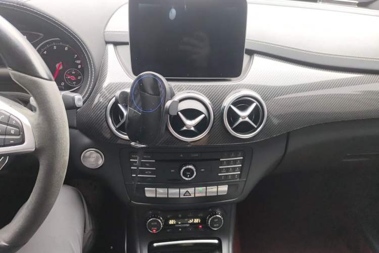 Used Mercedes-Benz B-Class 2017 B 200 Polar Limited Edition Audio And AC Panel