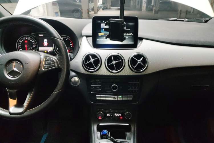 Used Mercedes-Benz B-Class 2017 B 200 Fashion Model Audio And AC Panel