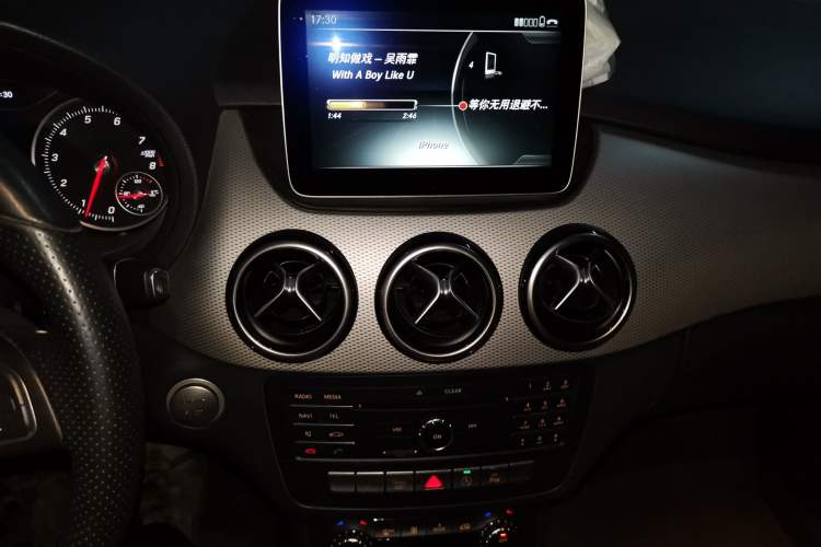 Used Mercedes-Benz B-Class 2017 B 200 Fashion Model Audio And AC Panel
