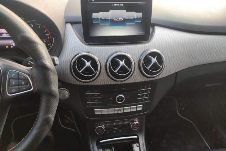 Used Mercedes-Benz B-Class 2017 B 200 Fashion Model Audio And AC Panel