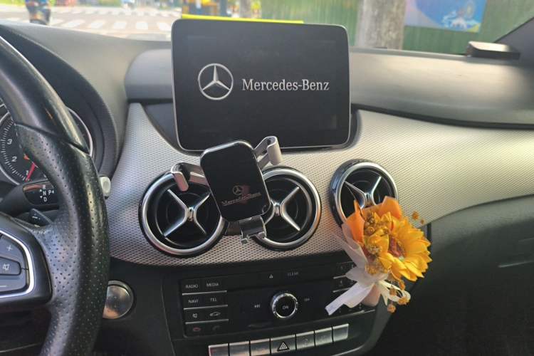 Used Mercedes-Benz B-Class 2017 B 200 Sport Edition Audio And AC Panel