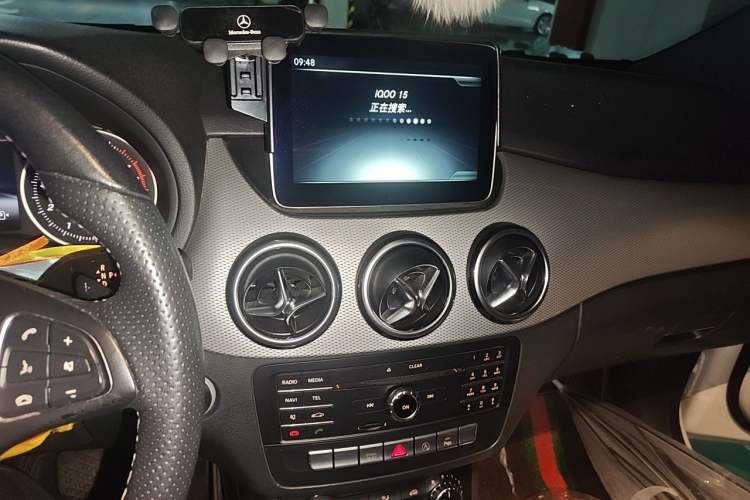Used Mercedes-Benz B-Class 2017 B 200 Sport Edition Audio And AC Panel