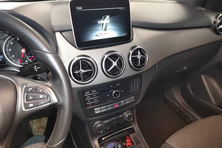 Used Mercedes-Benz B-Class 2017 B 180 Audio And AC Panel