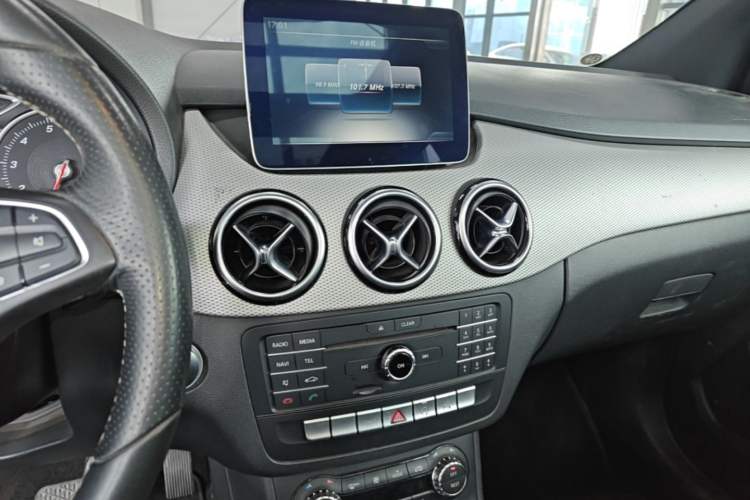 Used Mercedes-Benz B-Class 2017 B 200 Fashion Model Audio And AC Panel