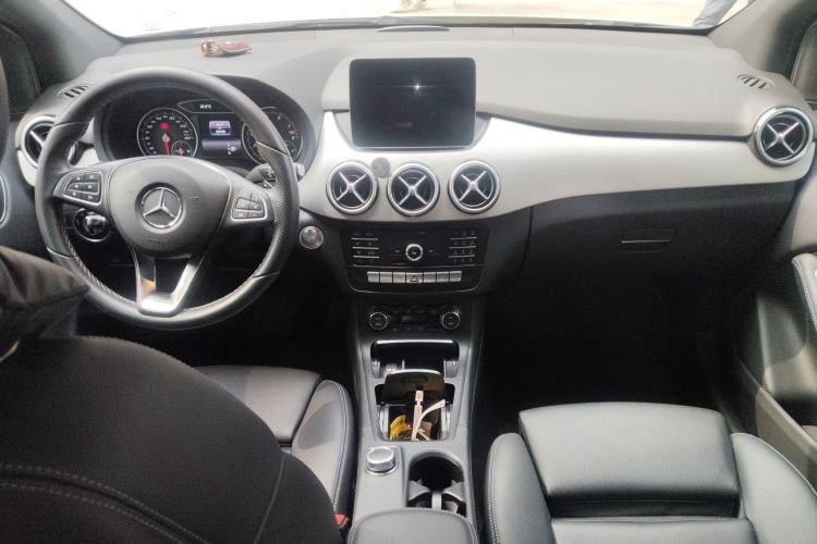 Used Mercedes-Benz B-Class 2017 B 200 Fashion Model Center Console