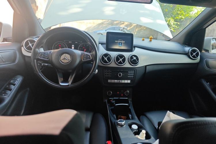 Used Mercedes-Benz B-Class 2017 B 200 Sport Edition Center Console