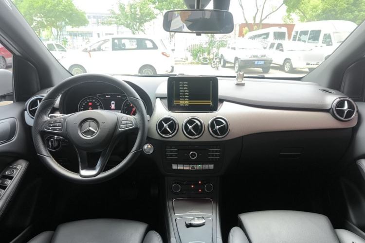 Used Mercedes-Benz B-Class 2017 B 200 Sport Edition Center Console