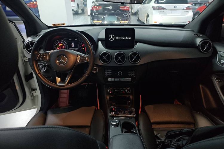 Used Mercedes-Benz B-Class 2017 B 200 Fashion Model Center Console