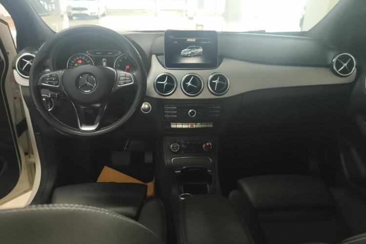 Used Mercedes-Benz B-Class 2017 B 200 Fashion Model Center Console