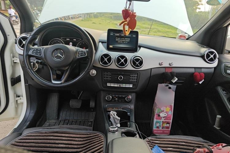 Used Mercedes-Benz B-Class 2017 B 200 Fashion Model Center Console