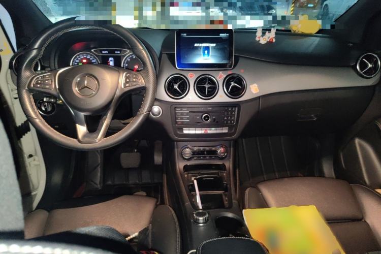 Used Mercedes-Benz B-Class 2017 B 200 Fashion Model Center Console