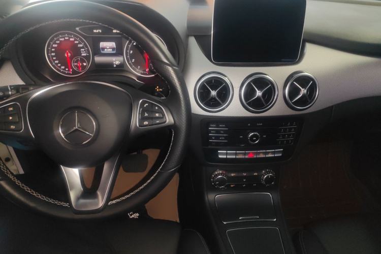 Used Mercedes-Benz B-Class 2017 B 200 Sport Edition Center Console