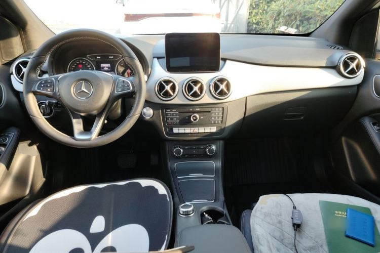 Used Mercedes-Benz B-Class 2017 B 200 Sport Edition Center Console