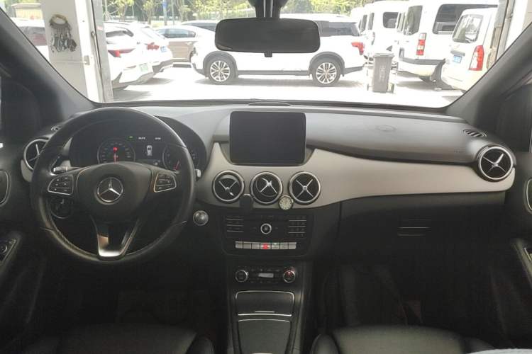 Used Mercedes-Benz B-Class 2017 B 200 Fashion Model Center Console