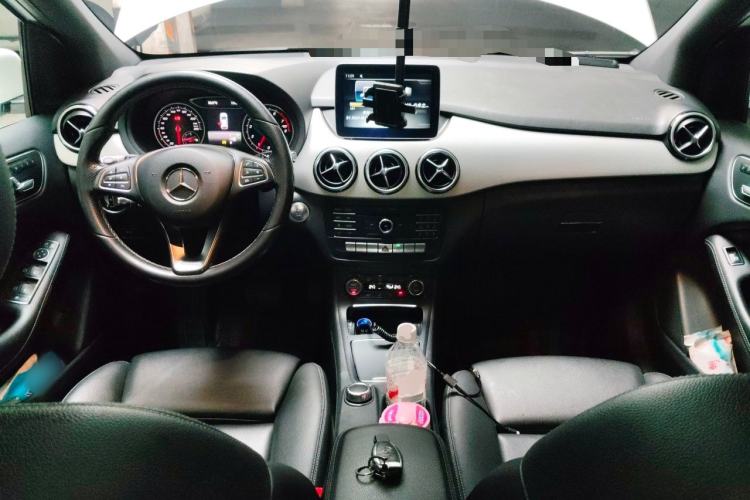 Used Mercedes-Benz B-Class 2017 B 200 Fashion Model Center Console