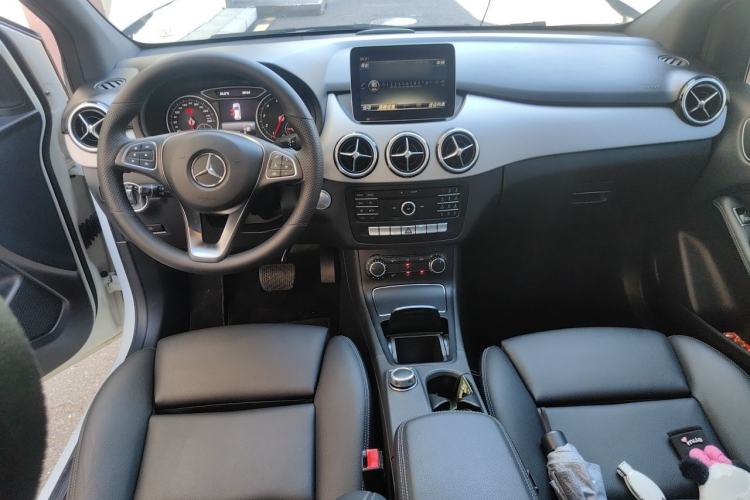 Used Mercedes-Benz B-Class 2017 B 200 Sport Edition Center Console