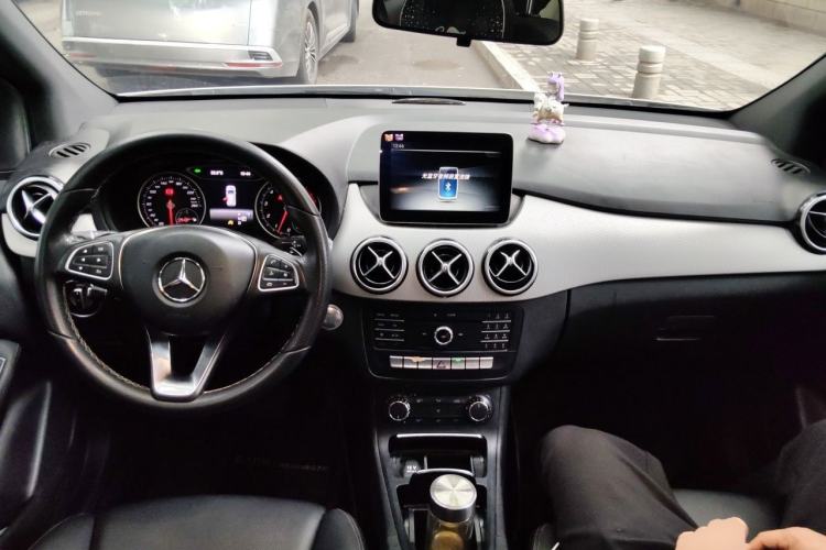 Used Mercedes-Benz B-Class 2017 B 200 Sport Edition Center Console