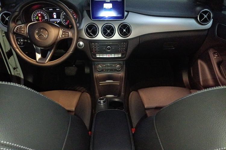Used Mercedes-Benz B-Class 2017 B 200 Sport Edition Center Console