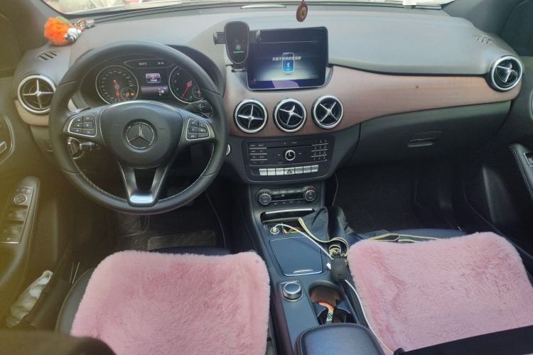 Used Mercedes-Benz B-Class 2017 B 200 Fashion Model Center Console