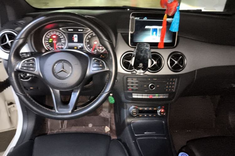 Used Mercedes-Benz B-Class 2017 B 200 Fashion Model Center Console