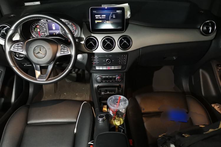 Used Mercedes-Benz B-Class 2017 B 200 Fashion Model Center Console