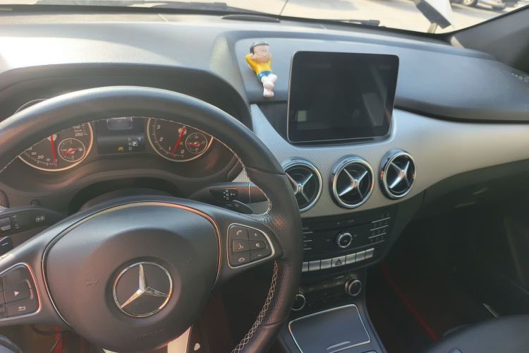 Used Mercedes-Benz B-Class 2017 B 200 Sport Edition Center Console