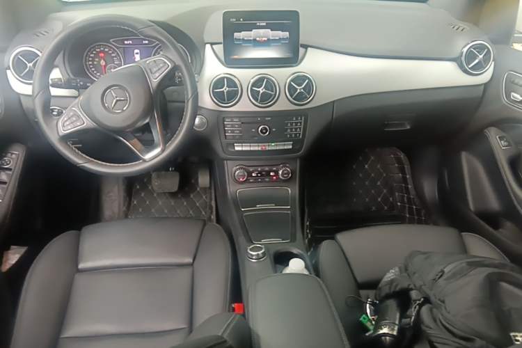 Used Mercedes-Benz B-Class 2017 B 200 Fashion Model Center Console