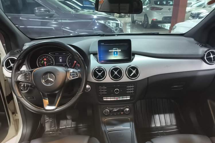 Used Mercedes-Benz B-Class 2017 B 200 Fashion Model Center Console