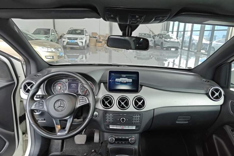 Used Mercedes-Benz B-Class 2017 B 200 Fashion Model Center Console